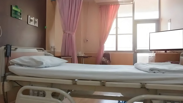 阿娇一个人独居北京3居室，自称比香港要便宜